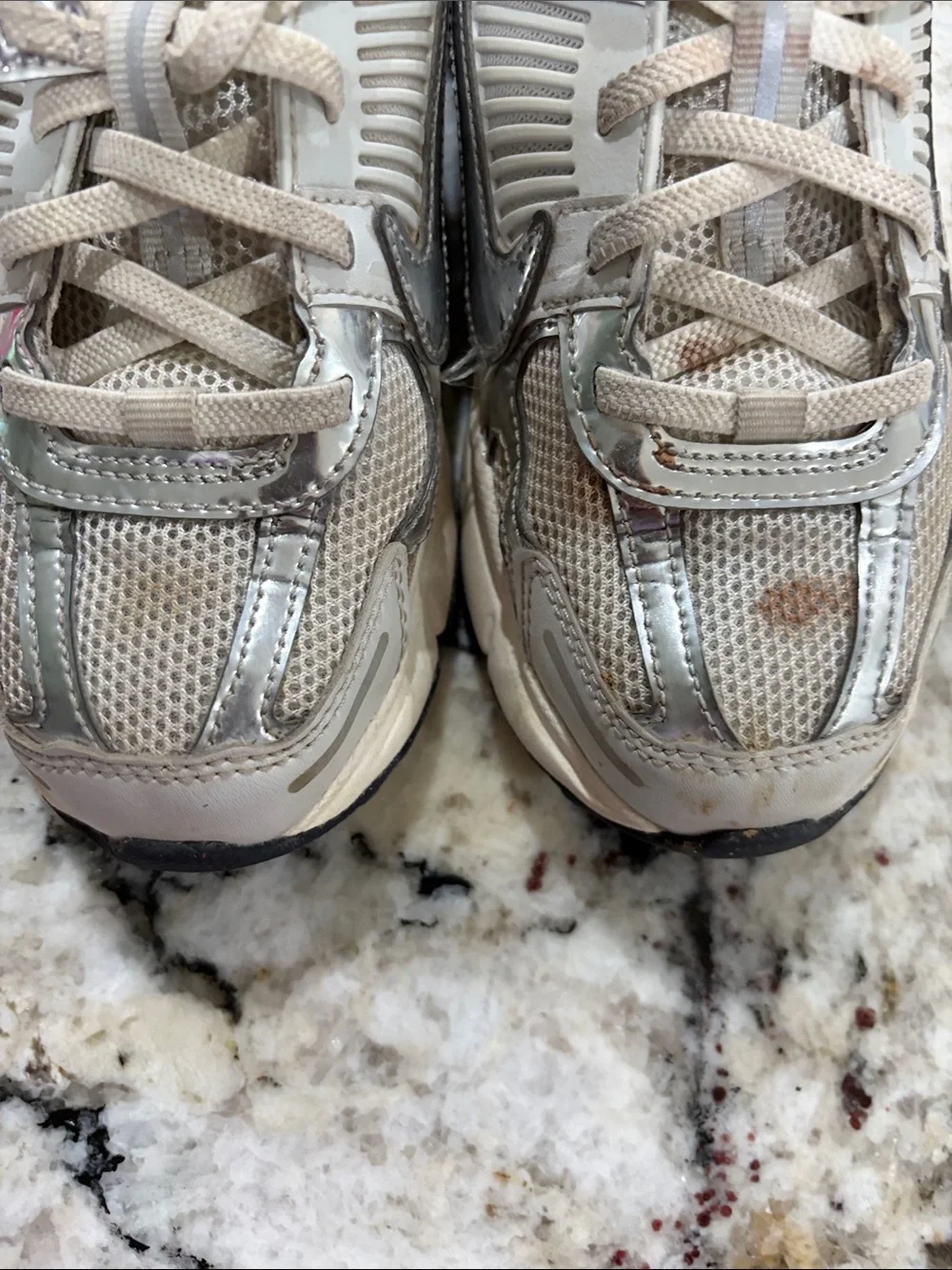 Nike Kids' Sz2.5 Vomero gray chrome Velcro & Lace Sneakers